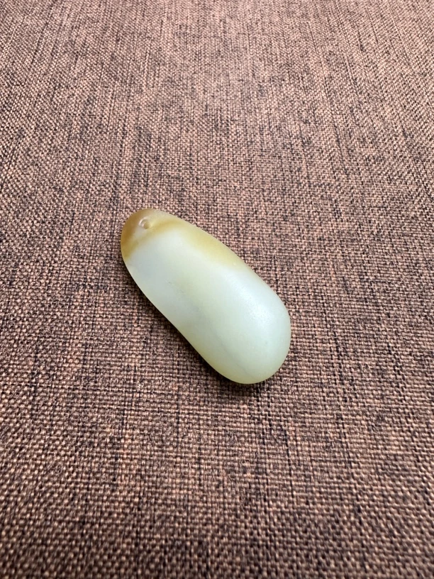 和田玉新疆且末糖黄青花楼兰三色随形雕刻磨砂光挂件吊坠挂坠