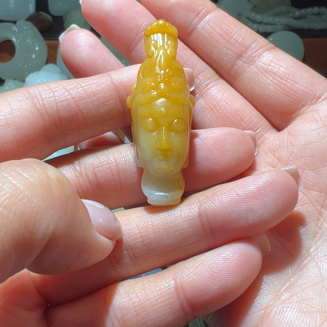 余***你和田玉未镶嵌颈饰