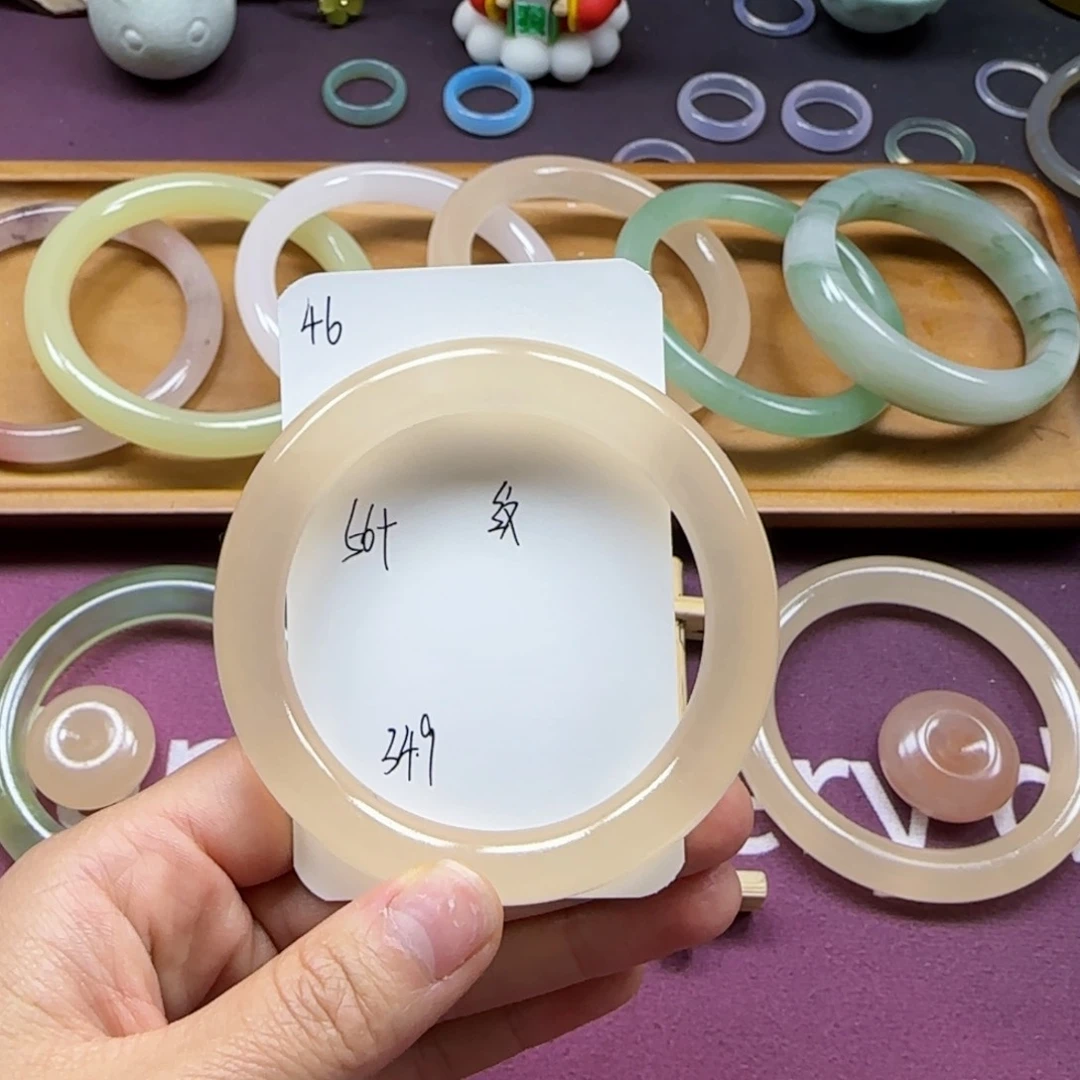 石英质玉手镯未镶嵌46