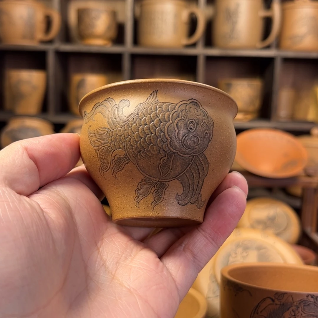 紫砂杯子三***剑无锦盒金鱼刻绘紫砂主人杯