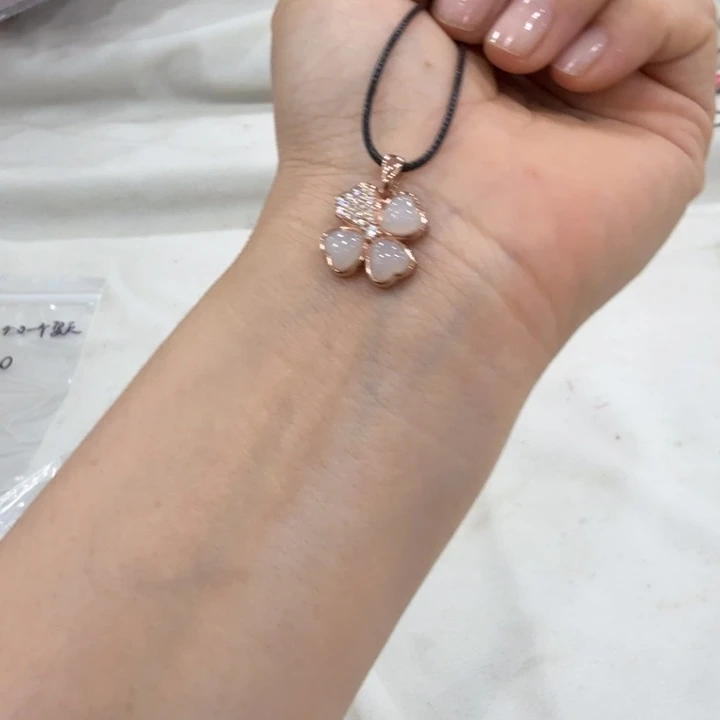 和田玉手镯未镶嵌幸****?