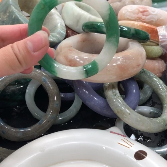 未镶嵌福利石英质玉R****?