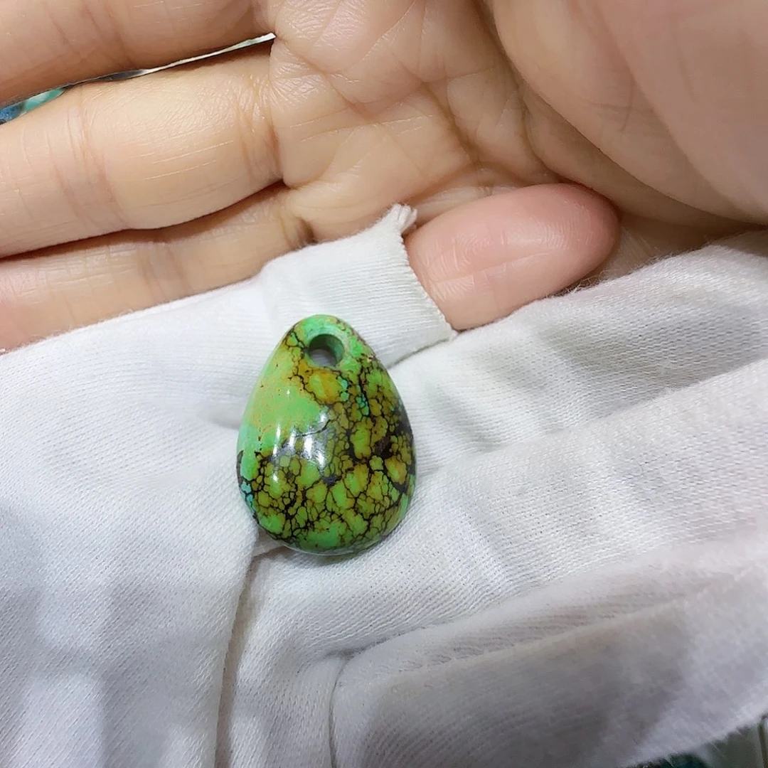 绿松石未镶嵌颈饰