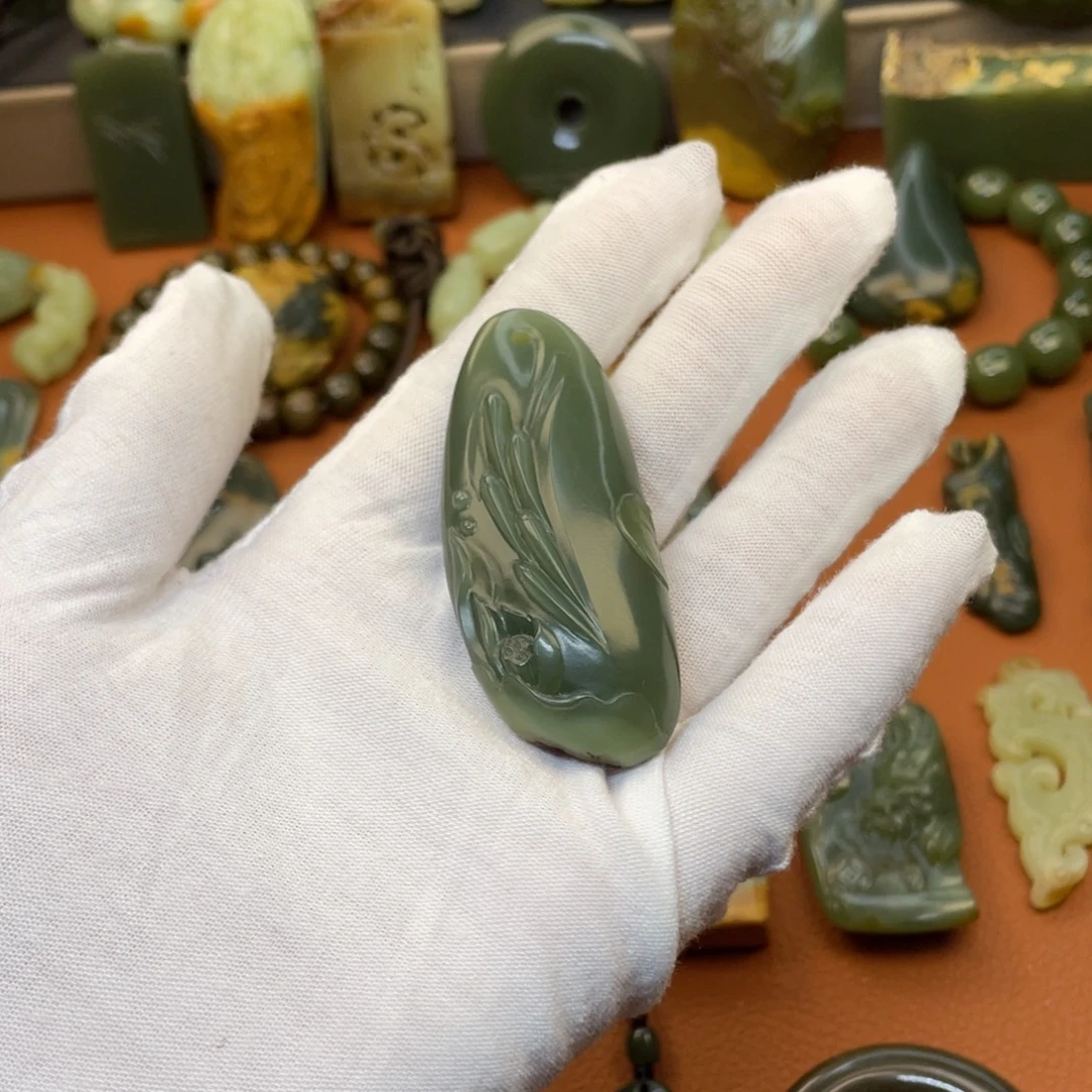 岫岩河磨玉（透闪石质玉）未镶嵌把件