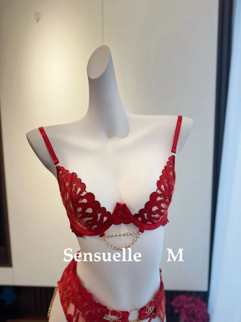 Sensuelle  M 法式欧美风性感蕾丝舒适聚拢红色喜庆套装