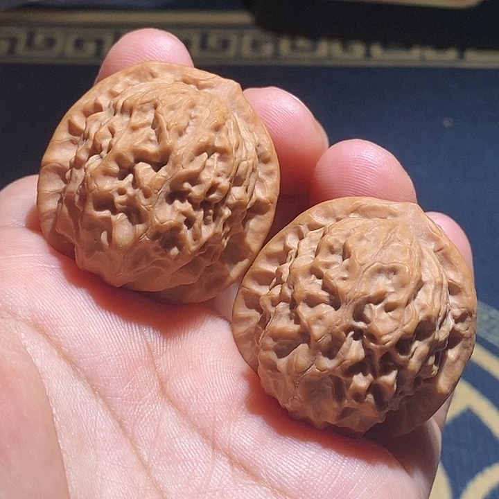 【闪购商品】文玩核桃吊坠星****4瓷娃娃