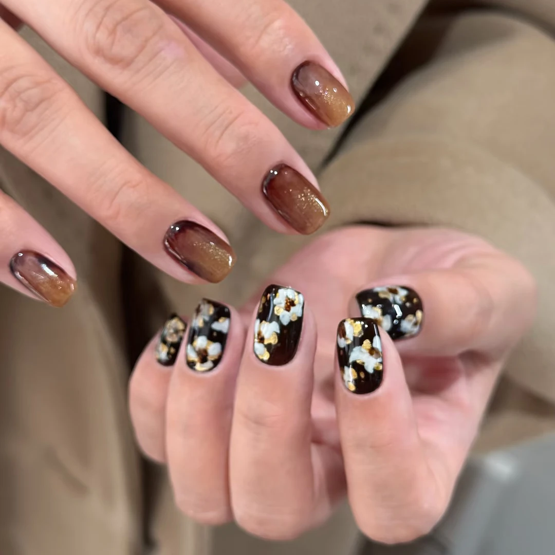 国色芳华 新款秋冬晕染手工穿戴甲显白短款假指甲贴手绘花朵贴片