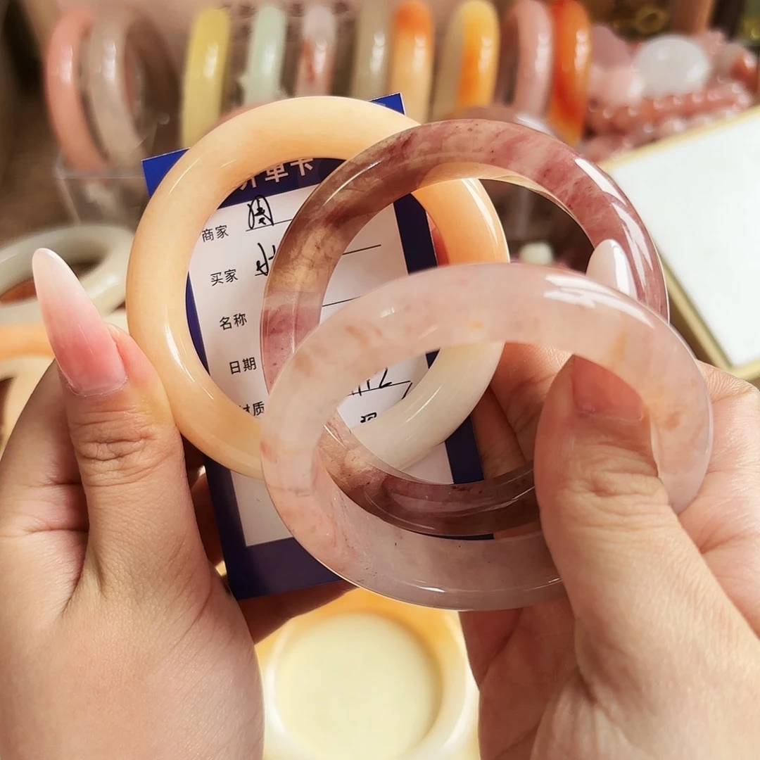 壮***啦石英质玉未镶嵌手镯