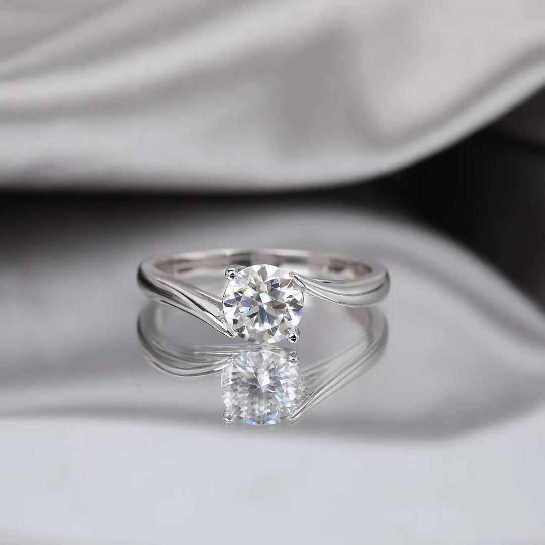 925银莫桑石银制品 【宠爱款】女士戒指结婚订婚轻奢气质时尚女王