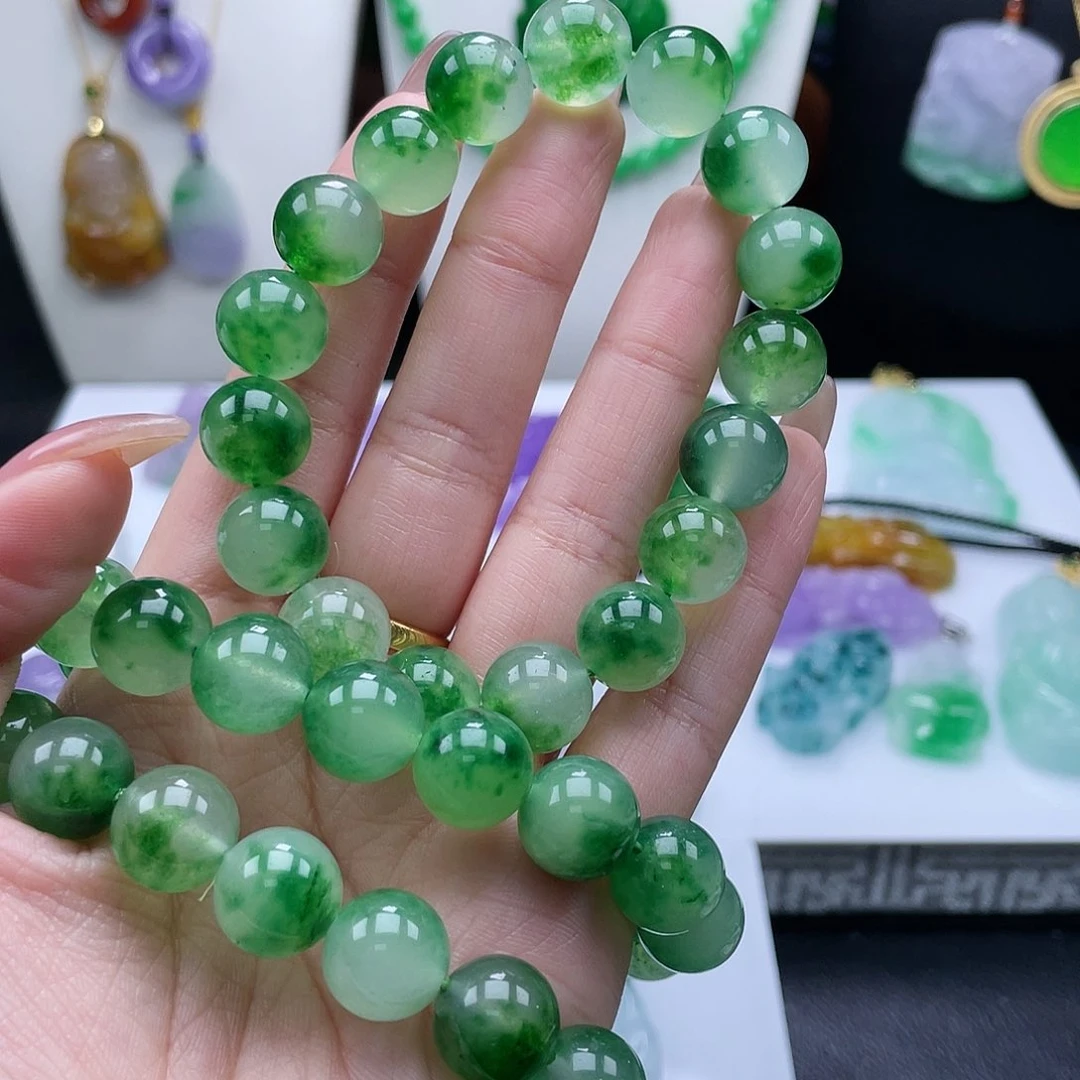 翡翠吊坠(赠链)未镶嵌