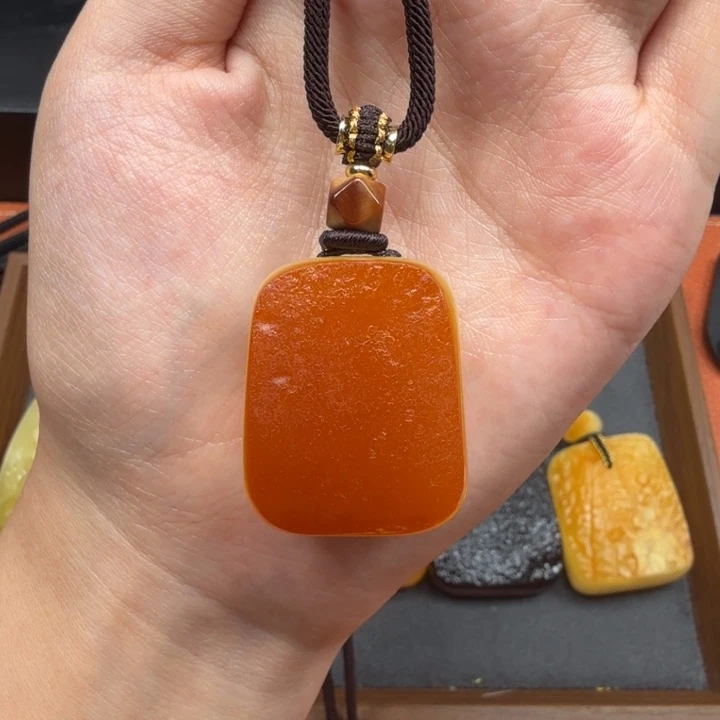 蜜蜡未镶嵌吊坠(赠链)