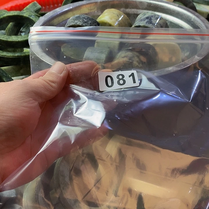 蛇纹石玉原未镶嵌空****姐