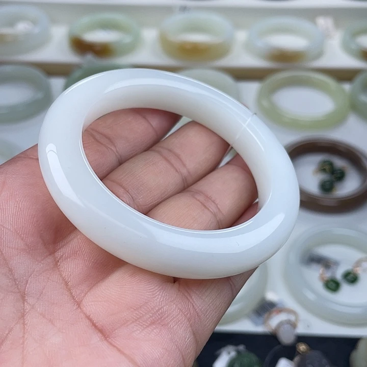 和田玉未镶嵌手镯