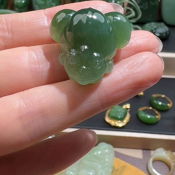和田玉未镶嵌吊坠(不含链)俄罗斯猫眼碧玉青蛙小摆件