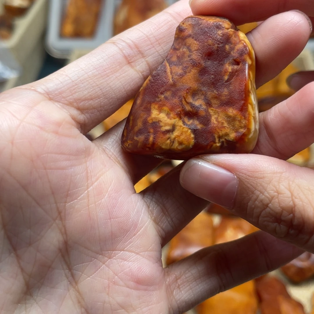 未镶嵌琥珀珠宝奇石