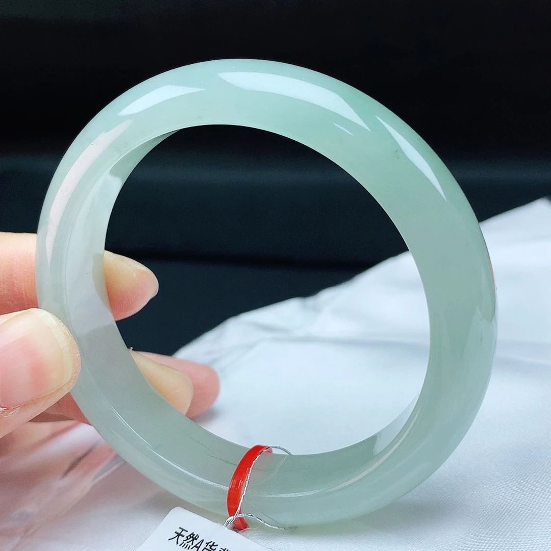 翡翠手镯未镶嵌54圈