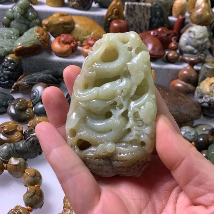 未镶嵌岫岩河磨玉（透闪石质玉）把件