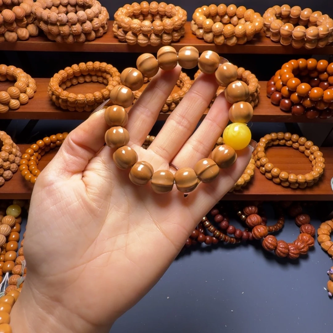 段***响猴头核桃吊坠鲨鱼