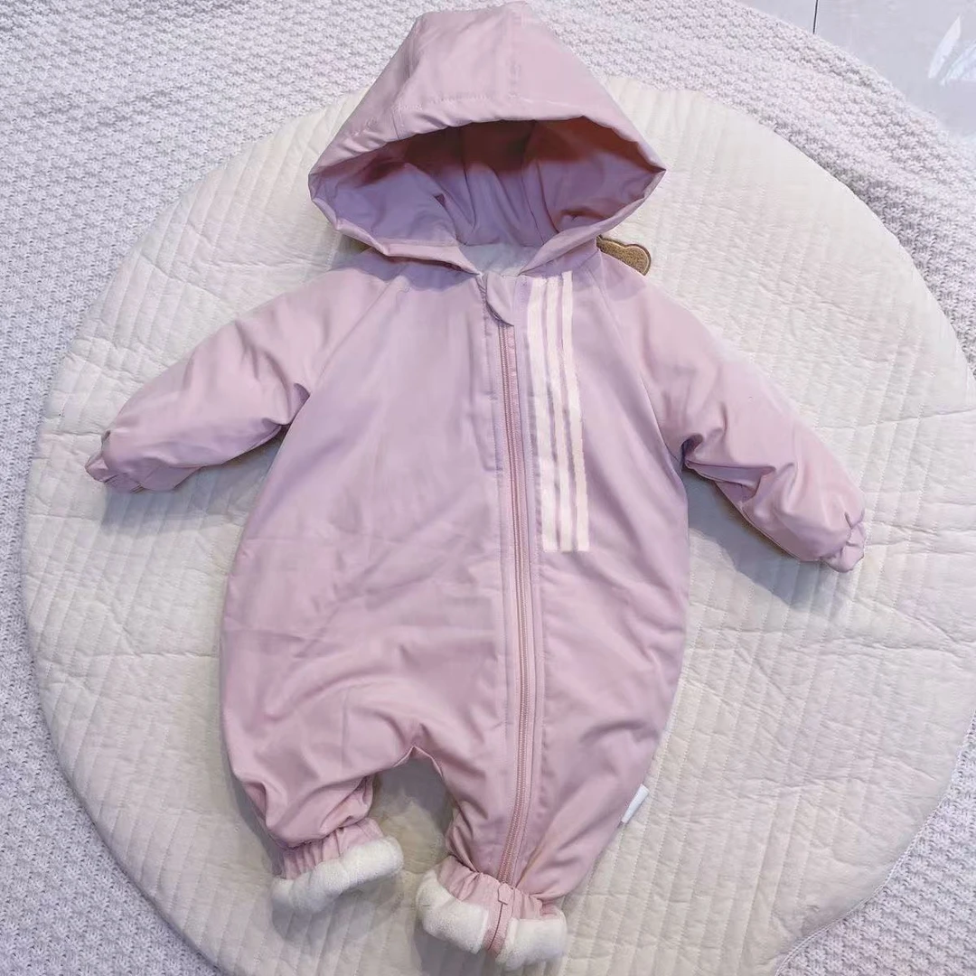 三条杠冲锋衣外出