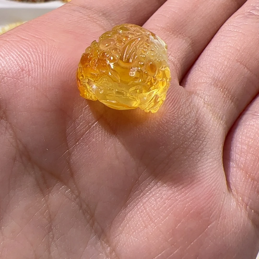 琥珀未镶嵌珠宝奇石金瓷白三足l金蟾