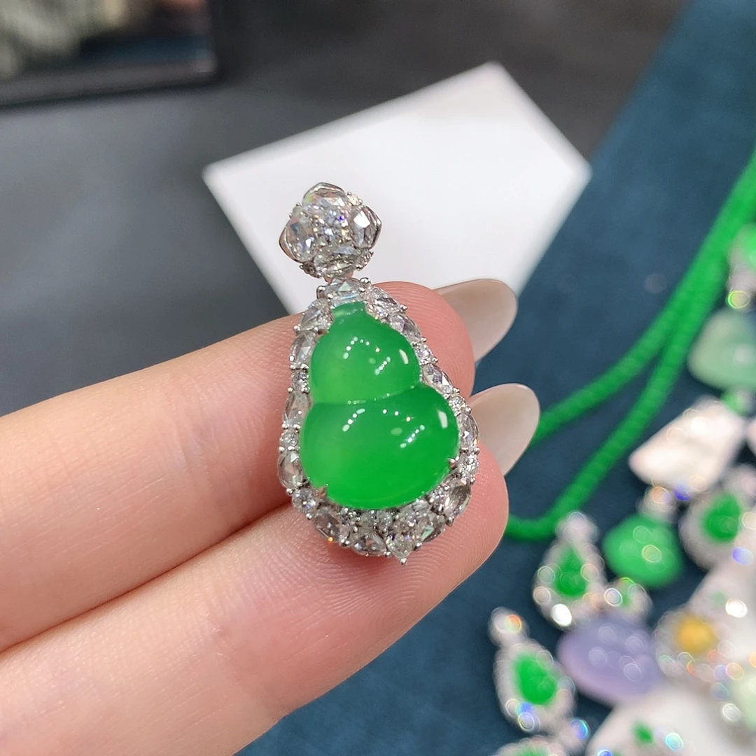 翡翠18K金镶嵌颈饰正冰起胶黄阳绿葫芦 48小时鉴赏期