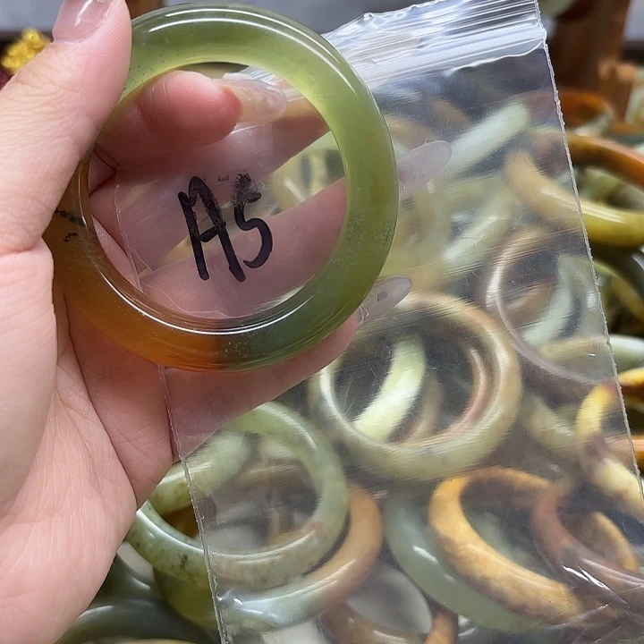 南***椒蛇纹石玉未镶嵌珠宝半成品