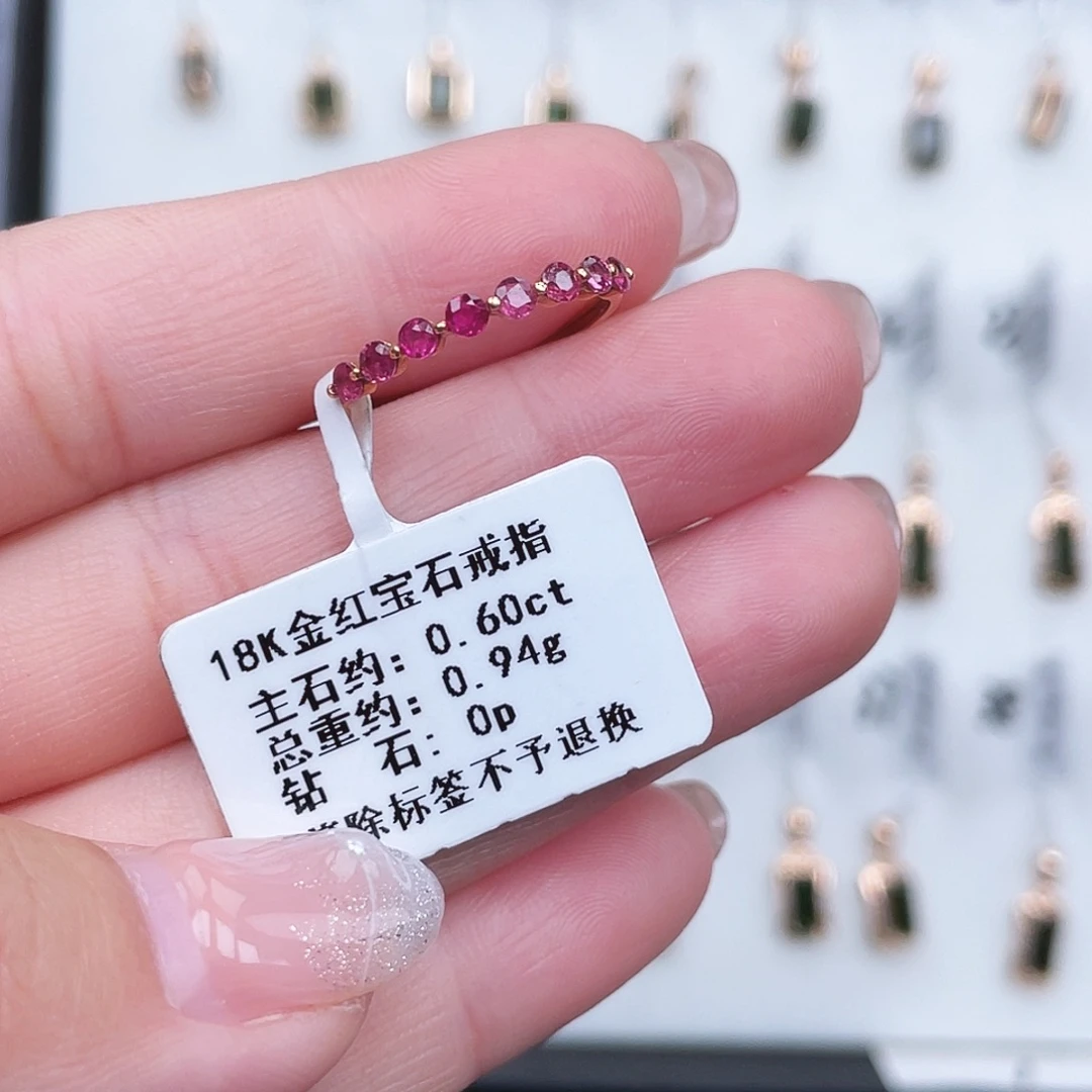 W***枫18K金镶嵌戒指红宝石