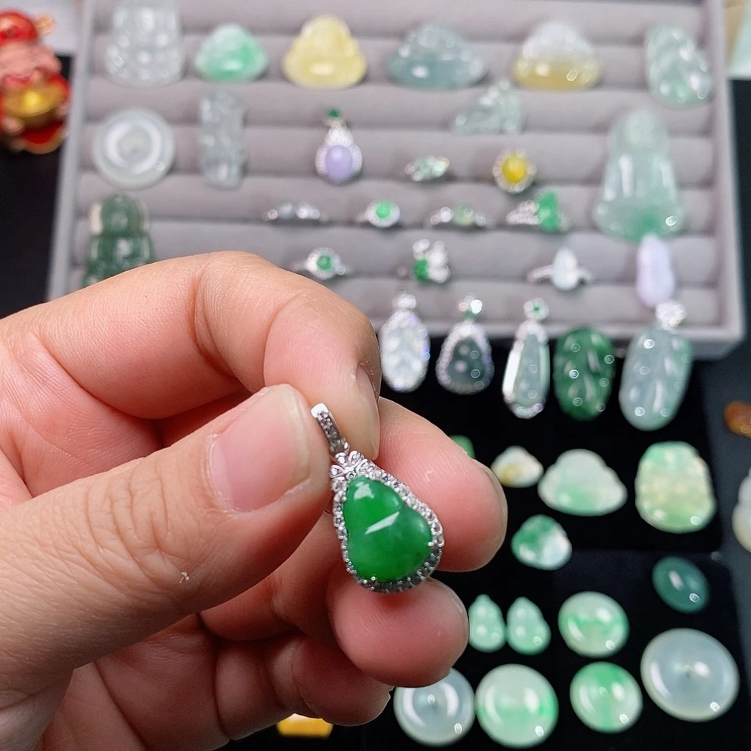 翡翠银S925镶嵌颈饰葫芦