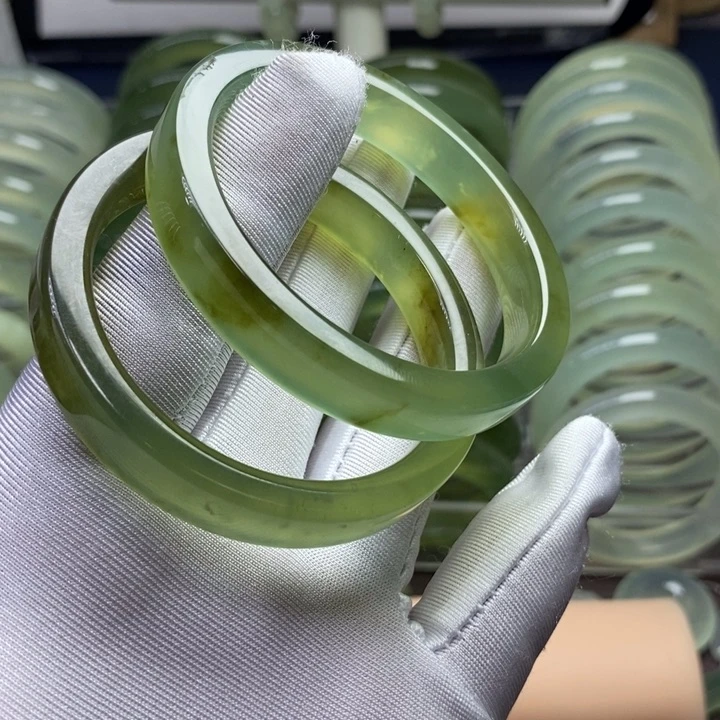 蛇纹石玉手镯未镶嵌辛*