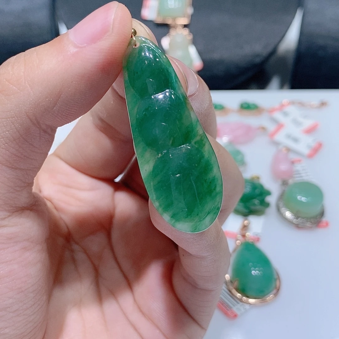 独山玉未镶嵌吊坠