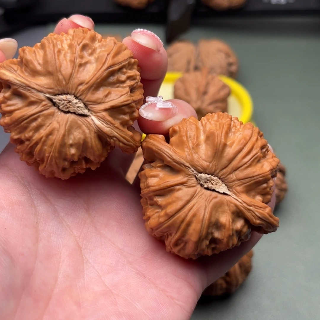 文玩核桃把件白狮子