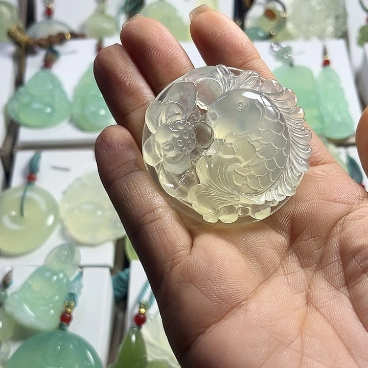蛇纹石玉未镶嵌颈饰墨*薇