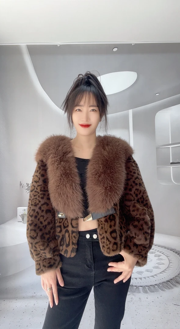 【婷婷推荐M80-11】2024年冬季新品短款轻奢毛毛外套时尚气质百搭款