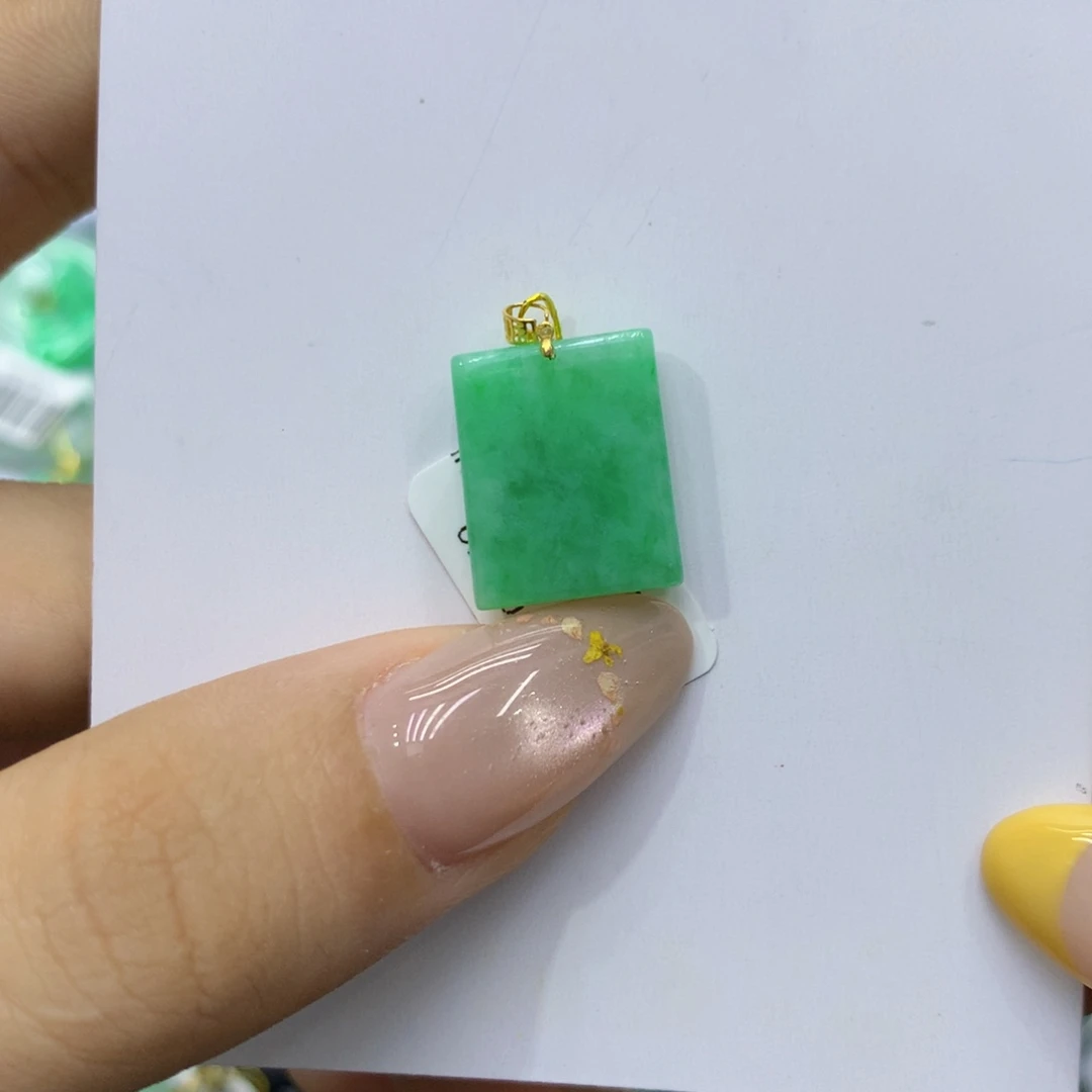 颈饰18K金镶嵌翡翠