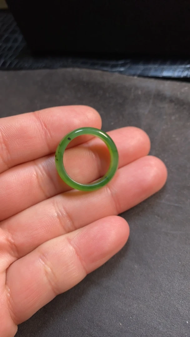 内圈20戒圈有裂有瑕疵，不包邮，顺丰到付。
