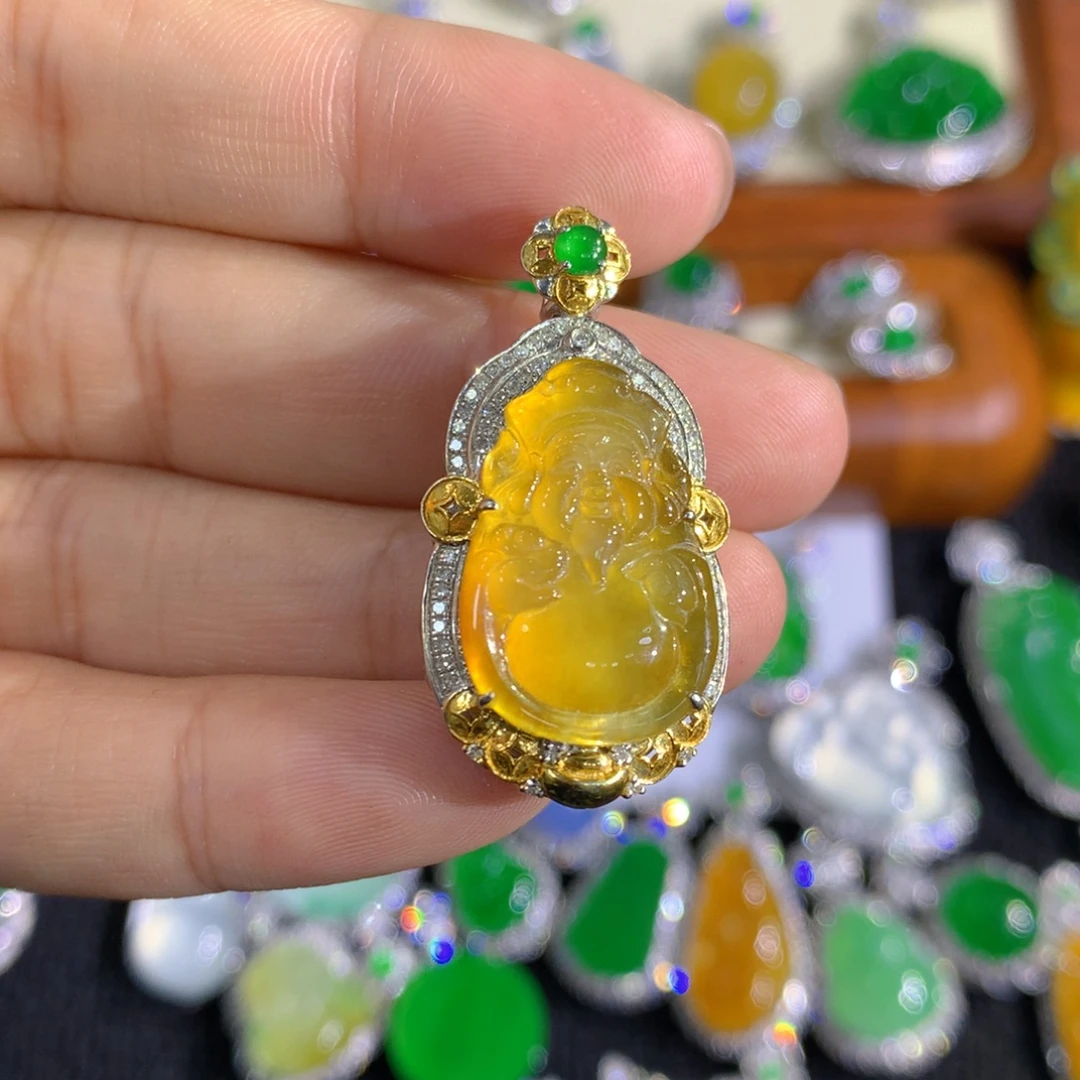 翡翠18K金镶嵌颈饰