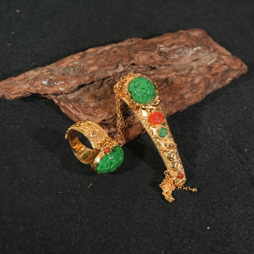 8.21香港王老板-翡翠戒指护甲套装4e1852