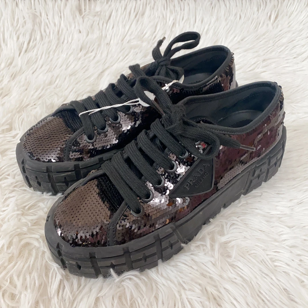 95新 Prada/普拉达 麦殿/小皮鞋亮片37.5码黑色/250409WXRYS18