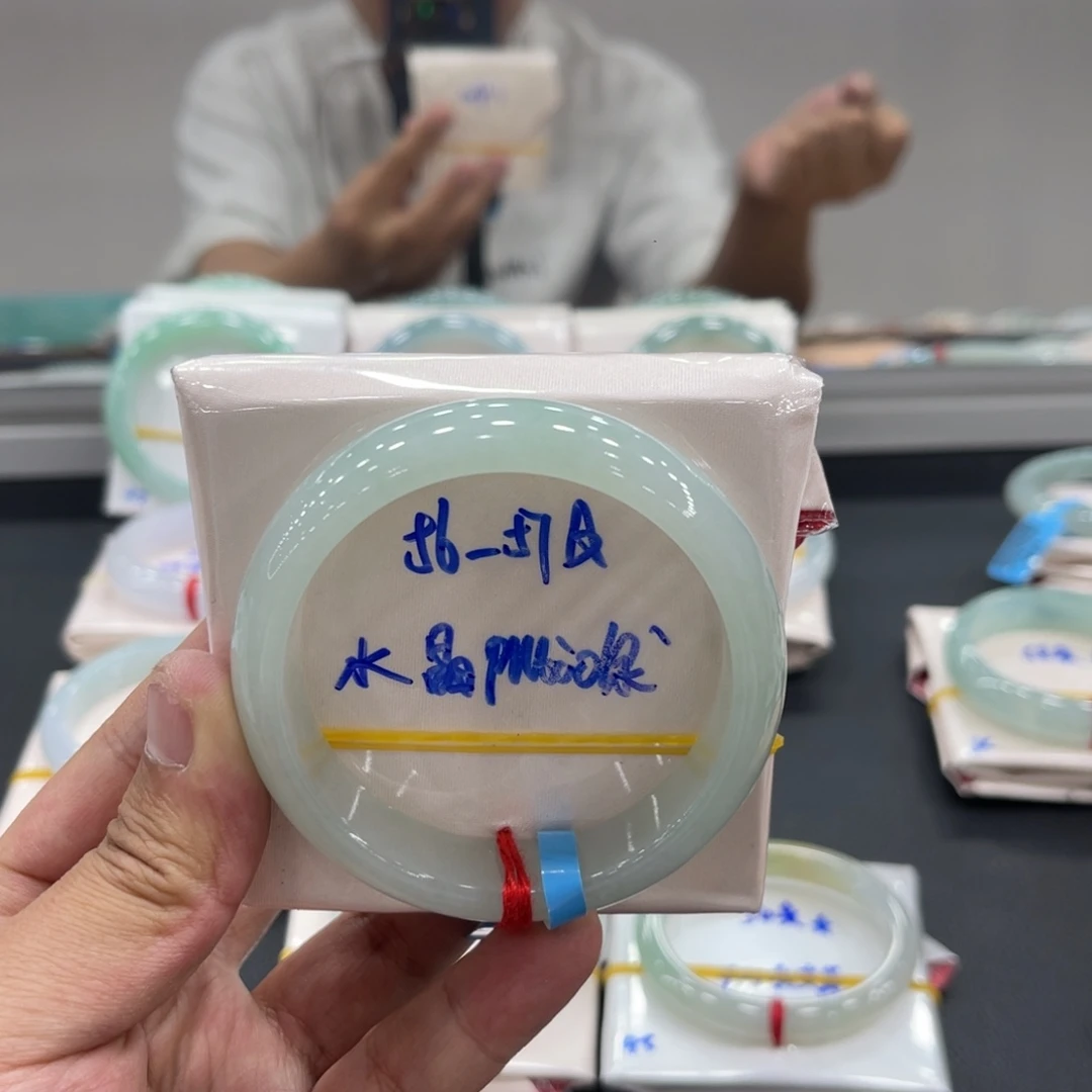 翡翠未镶嵌手镯缅甸翡翠