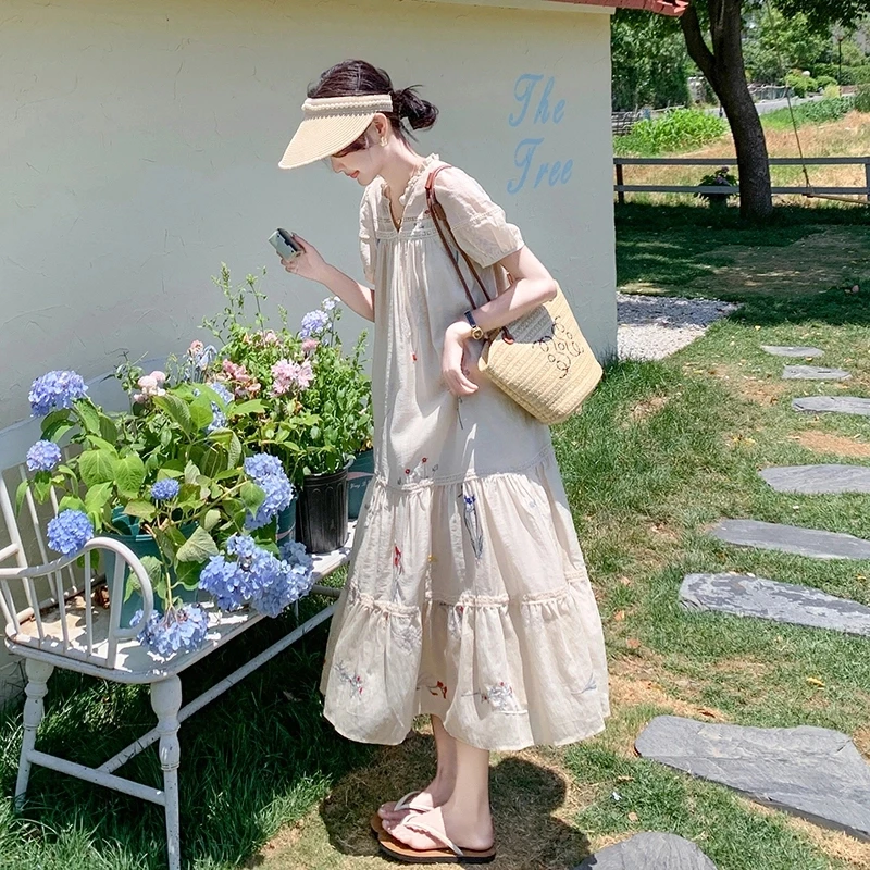 超好看复古2025夏季新款V领重工刺绣度假连衣裙新款女显瘦仙女裙