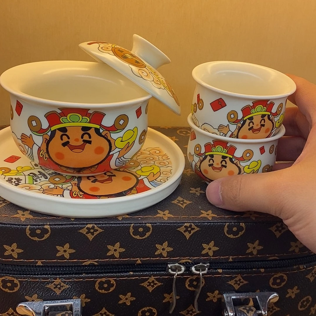 盖碗里的水煮开后放入