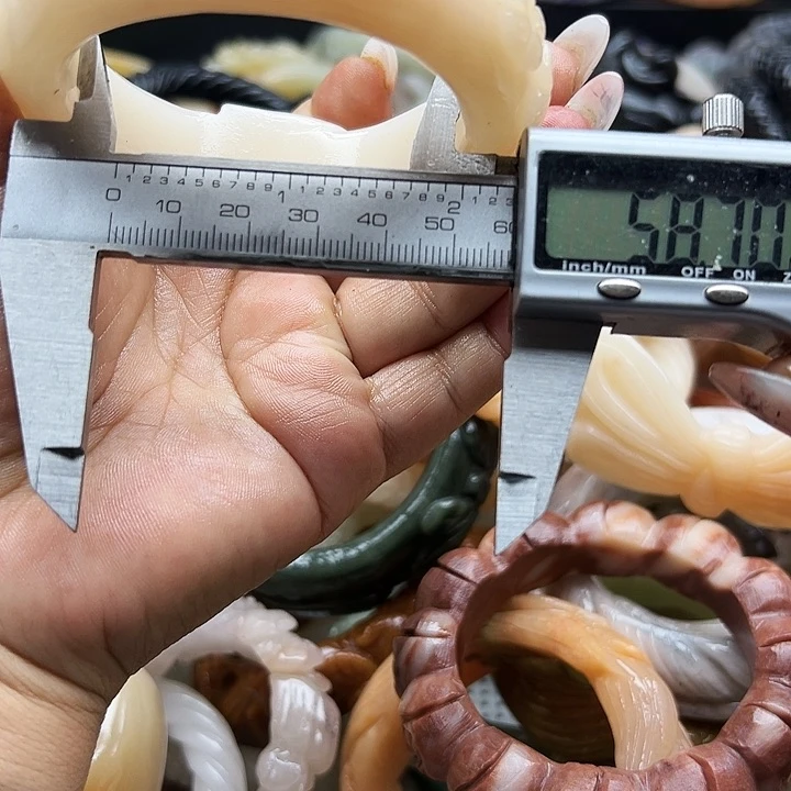 未镶嵌手镯石英岩玉夢****