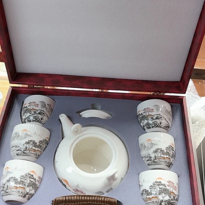 孤品茶具套装等。