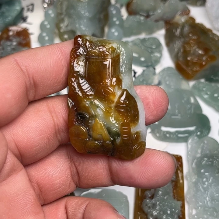 翡翠未镶嵌颈饰八破图