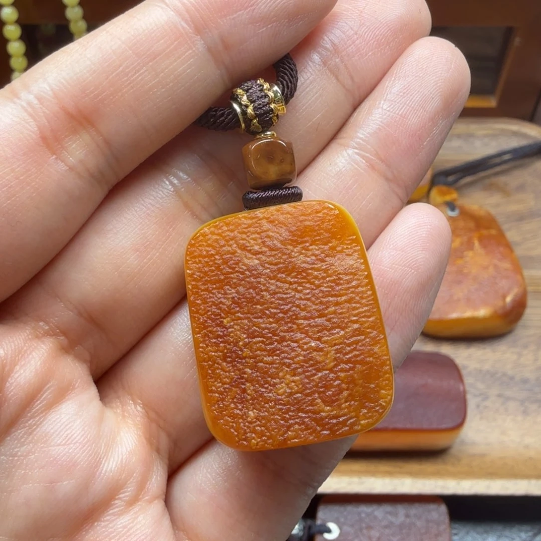 未镶嵌吊坠(赠链)琥珀