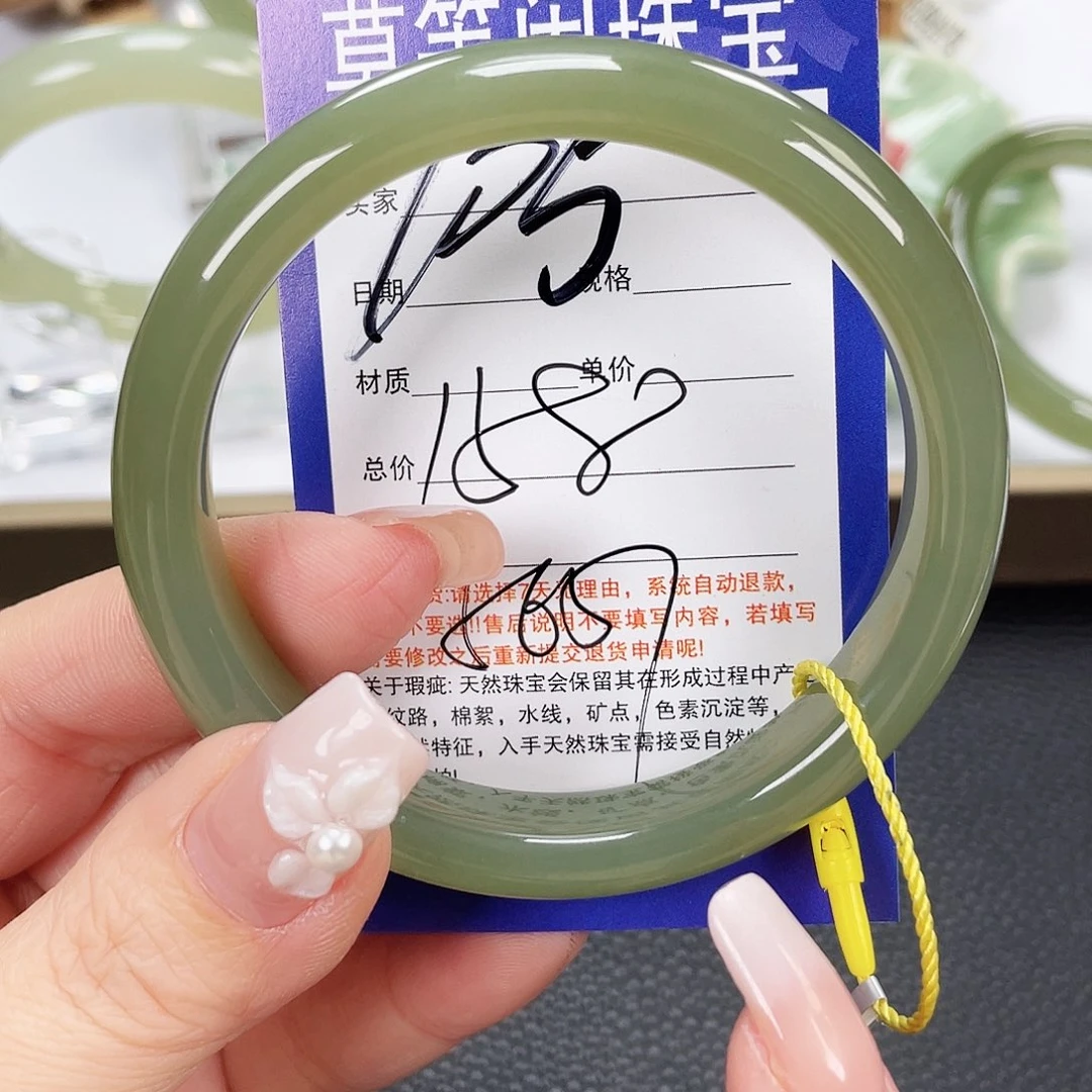 和田玉未镶嵌手镯