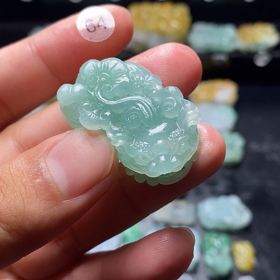 定制翡翠未镶嵌毛货晴底特色料口含珠貔貅