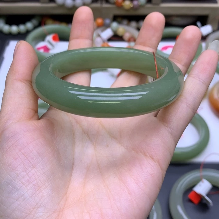 未镶嵌手镯石英质玉