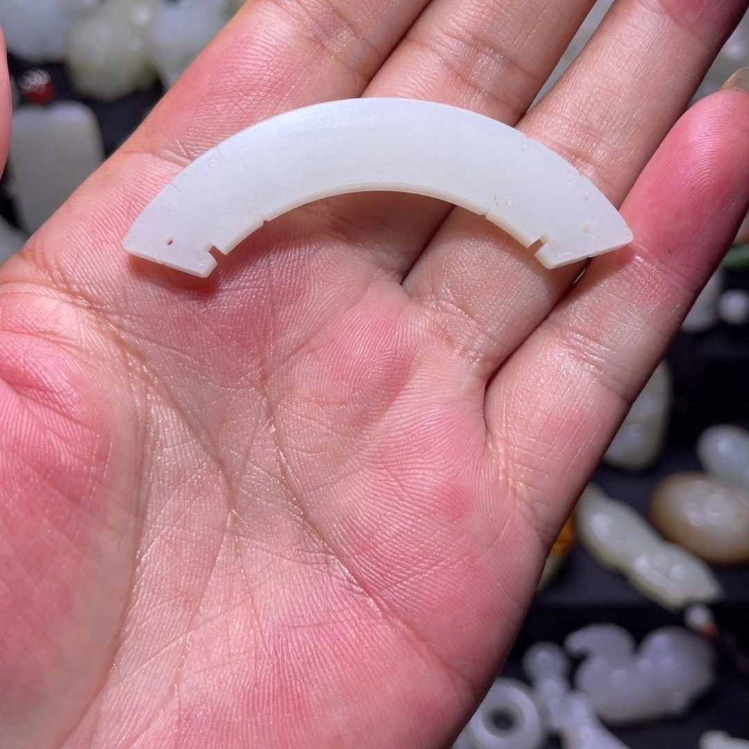 和田玉未镶嵌颈饰掬**荷