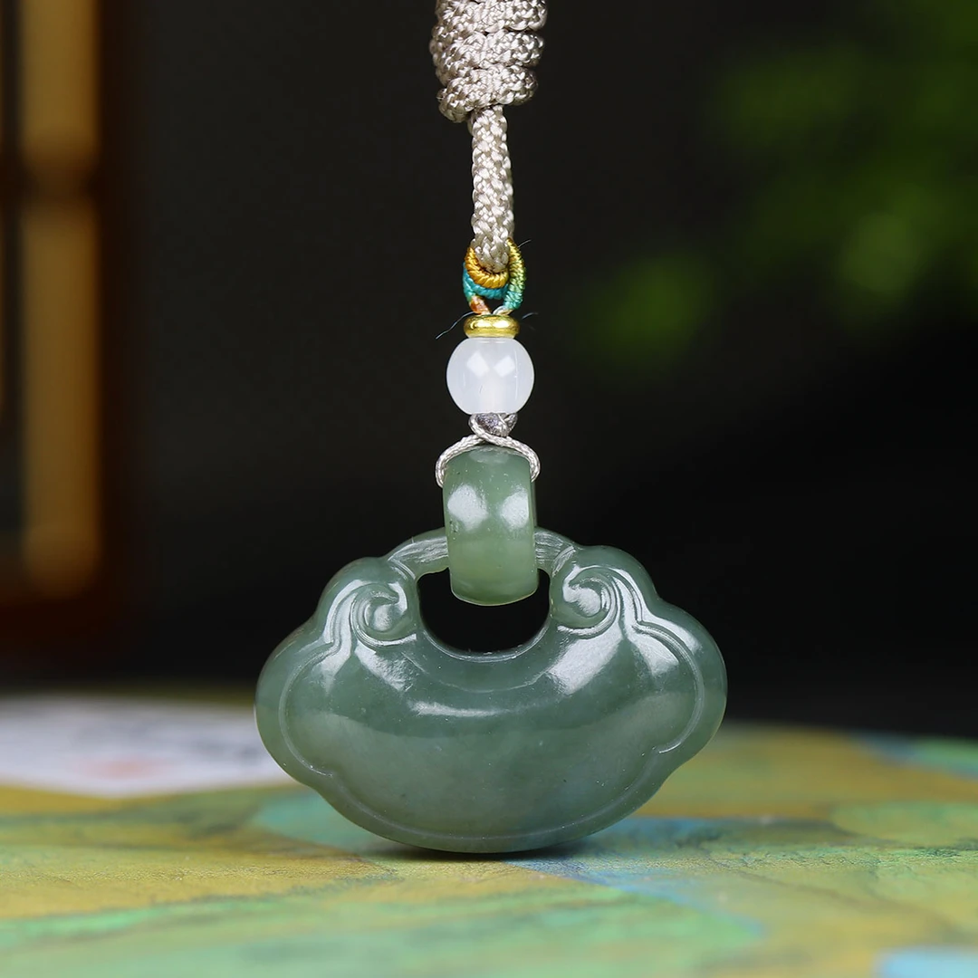 110375和田玉平安锁挂件